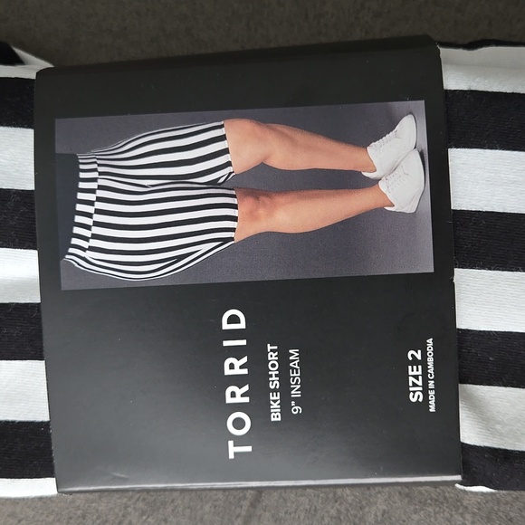 NWT Torrid Striped Bike Shorts - 2X - Picture 2 of 4